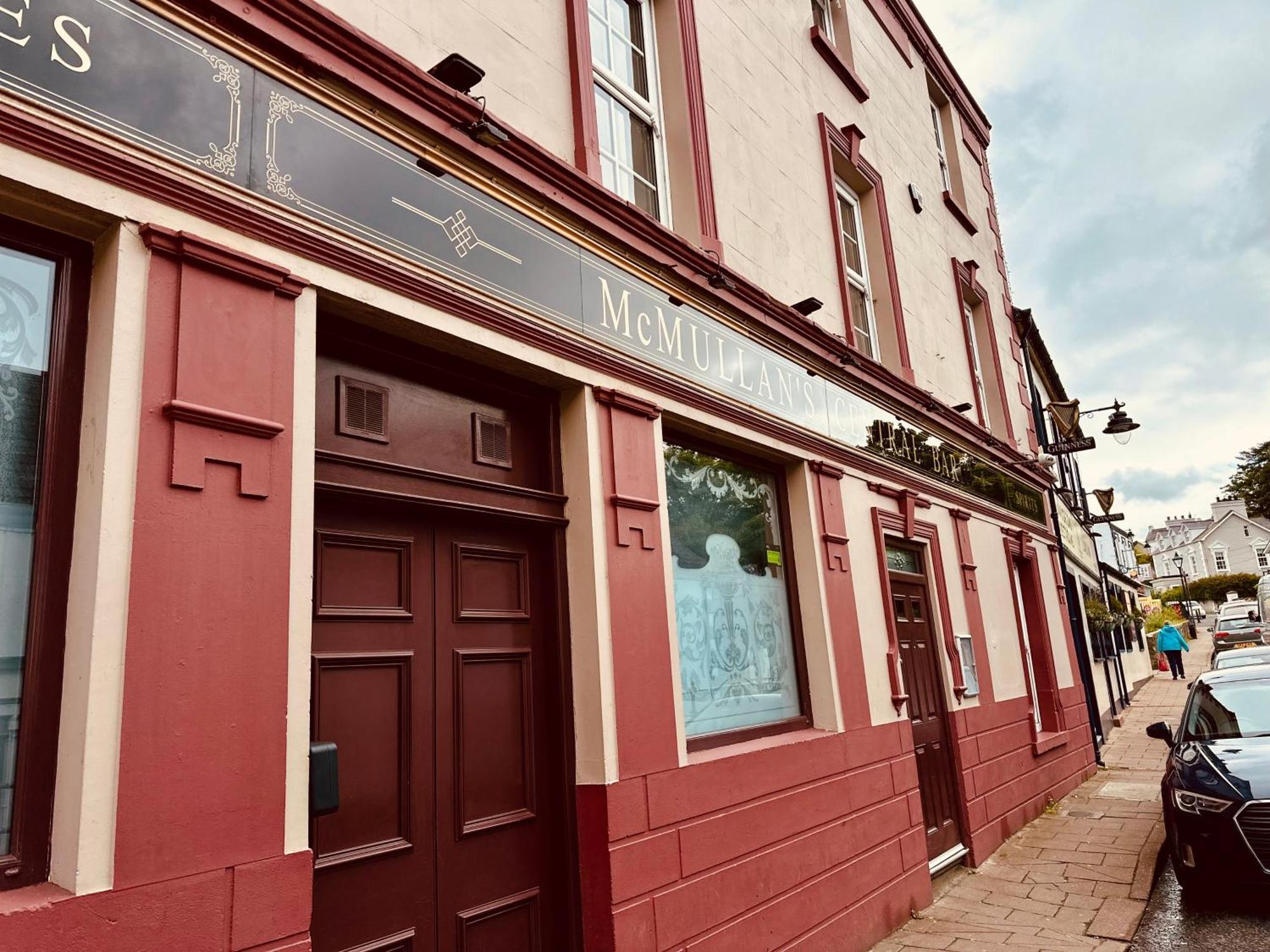 Central Bar Guesthouse クーシェンドール エクステリア 写真